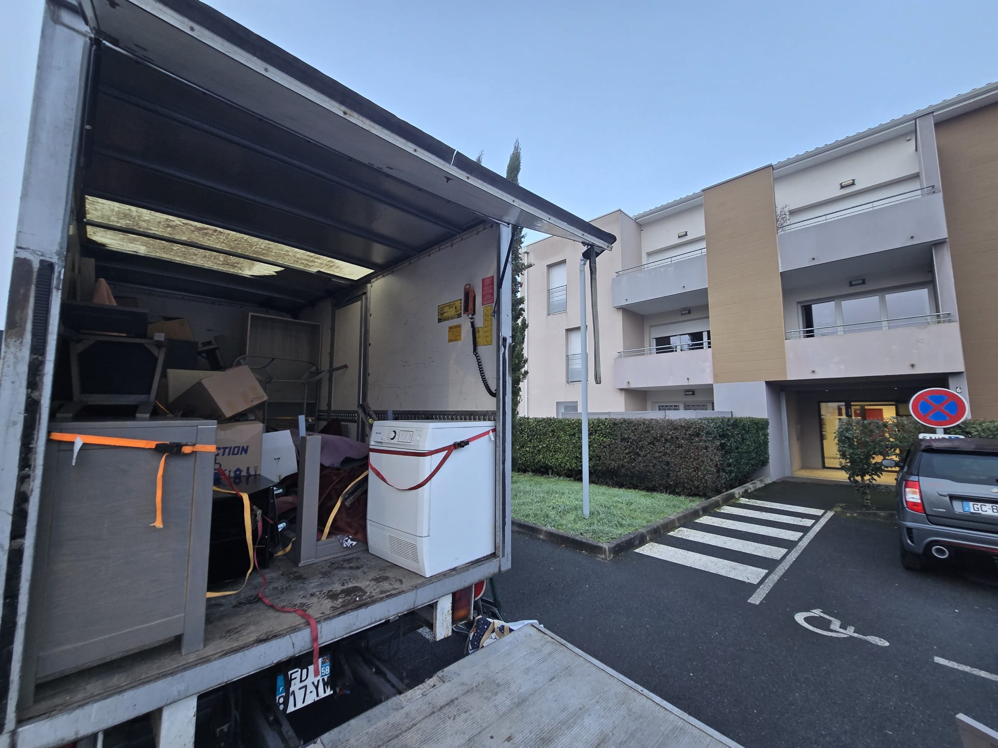 Déménagement clé en main : du chargement à la livraison, nous gérons tout avec soin.